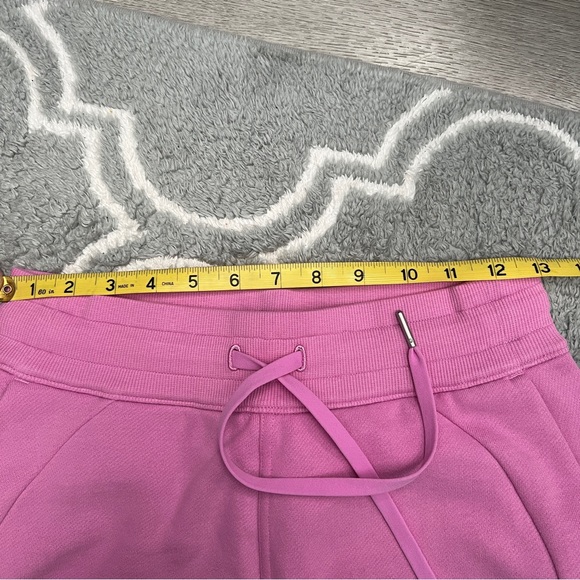 NWOT LULULEMON SCUBA SHORTS - Picture 4 of 4